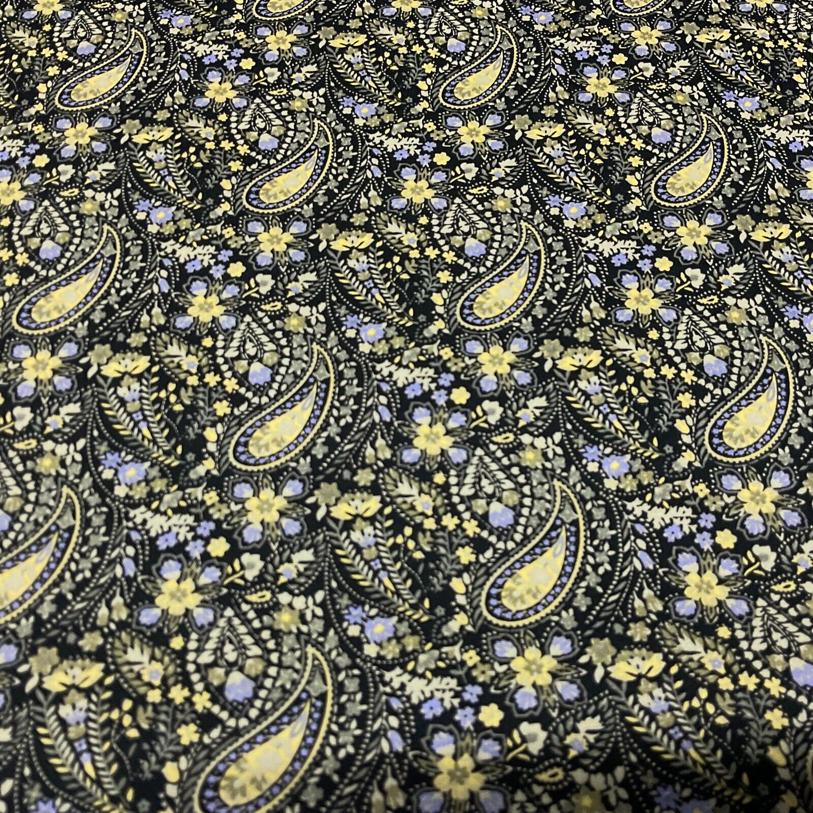 Vintage Paisley 100% cotton Poplin printed dress craft fabric 112cm wide M1744