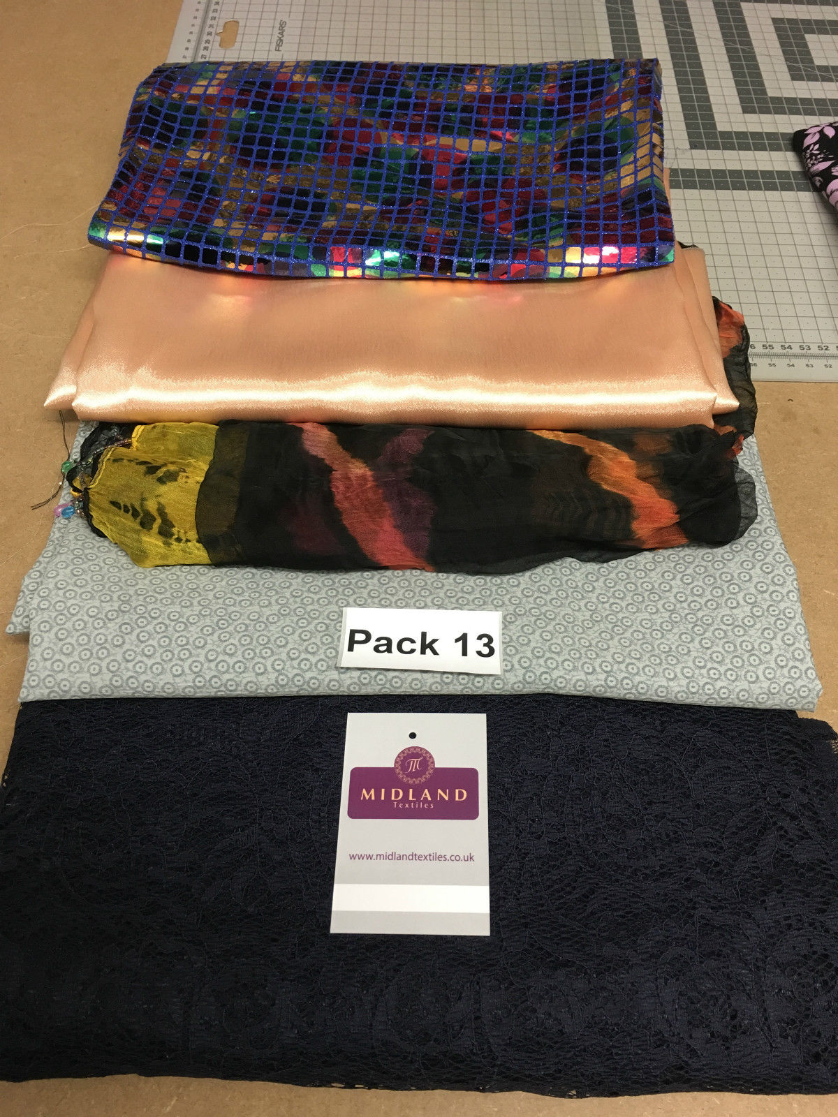 Mixed Assorted fabric Pack of 5 remnants patchwork quilting crafting M630 Mtex