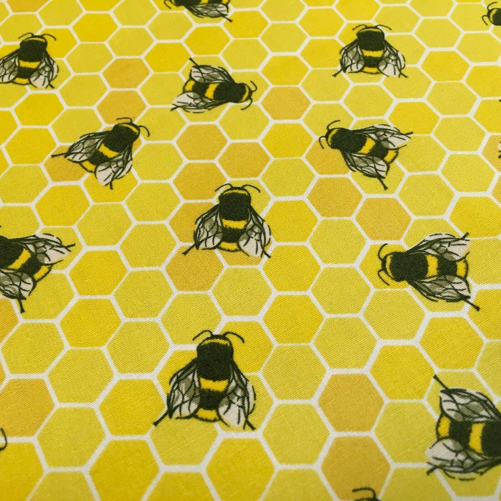 100% Cotton Poplin Bee's printed craft Fabric 110 cm MD1397 Mtex